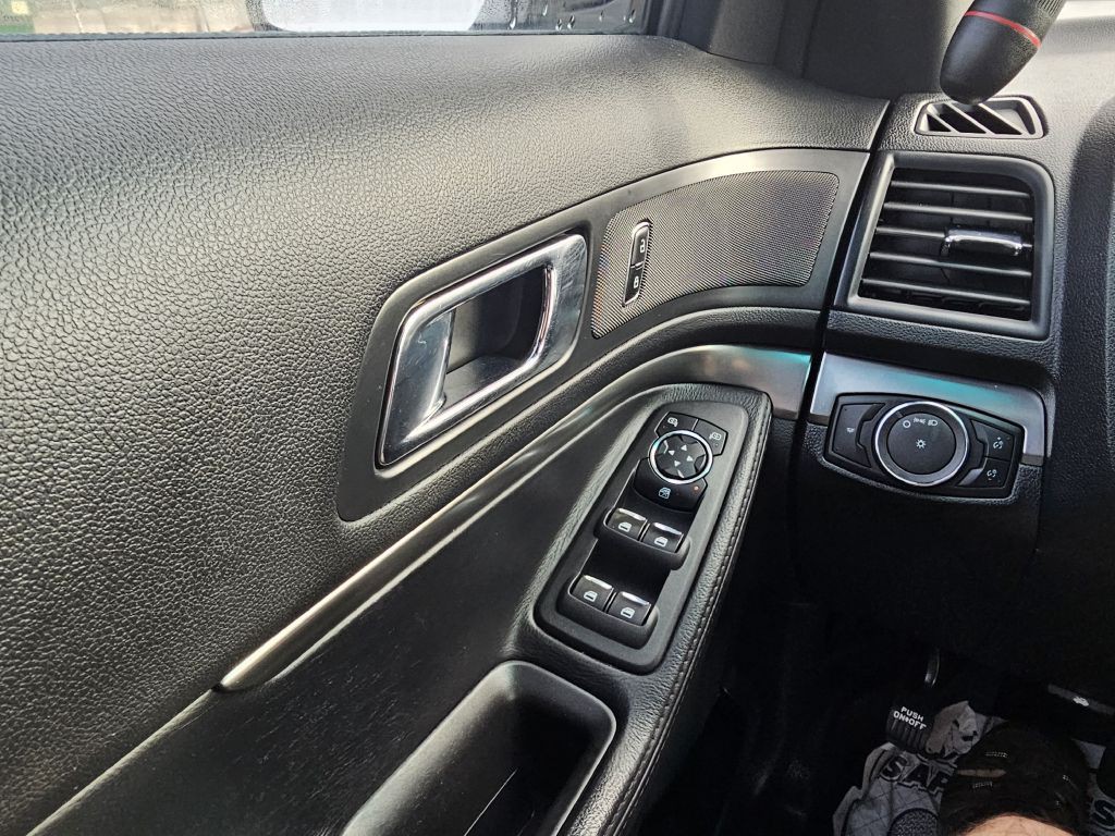 2016 Ford Explorer Image 17