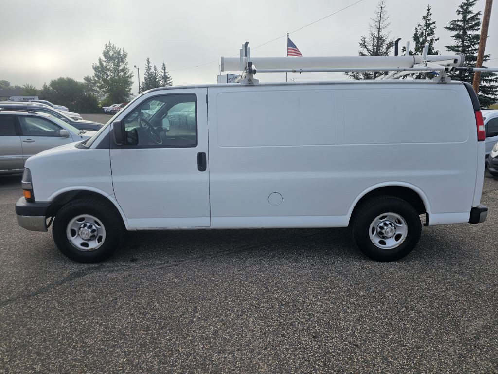 2016 Chevrolet Express Image 2
