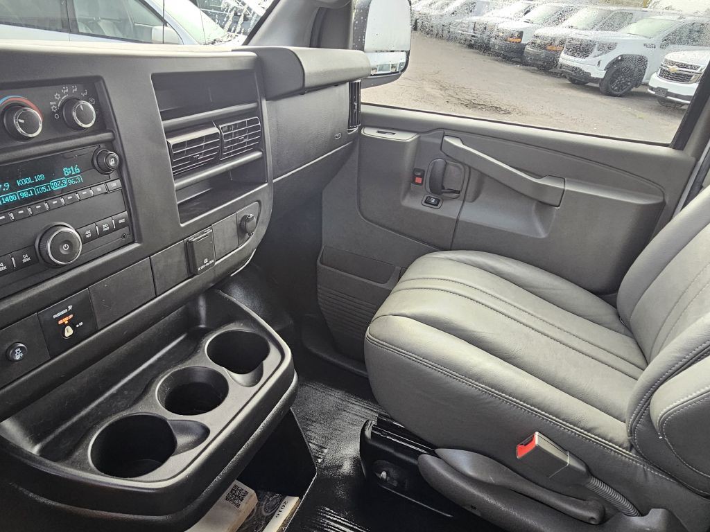 2016 Chevrolet Express Image 21