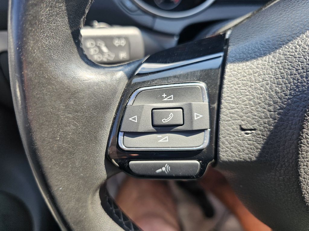 2012 Volkswagen Golf Image 17