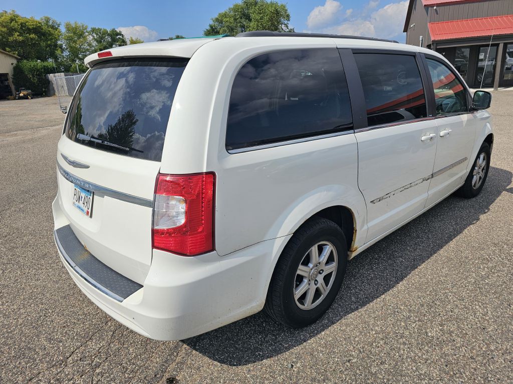 2013 Chrysler Town & Country Image 6