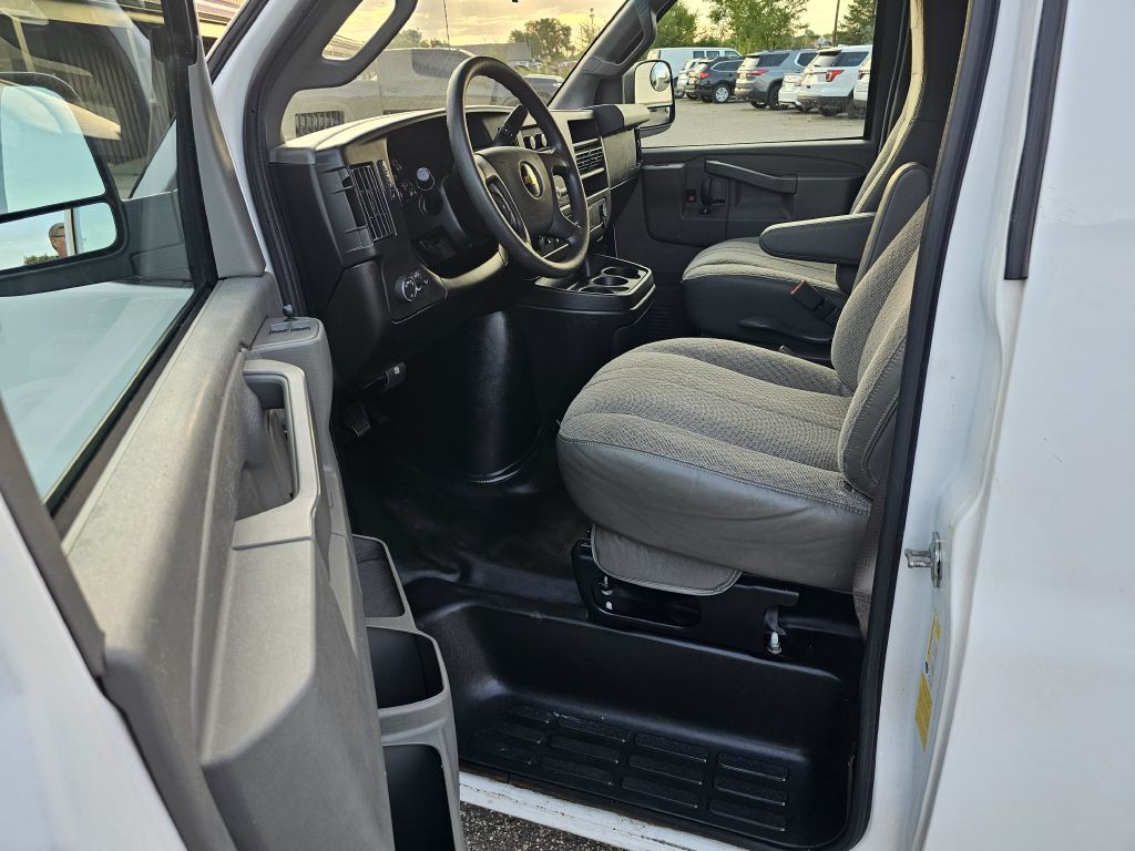 2018 Chevrolet Express Image 9