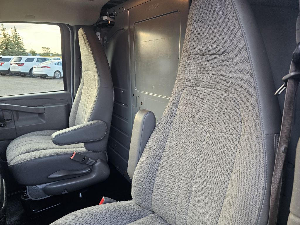 2018 Chevrolet Express Image 10
