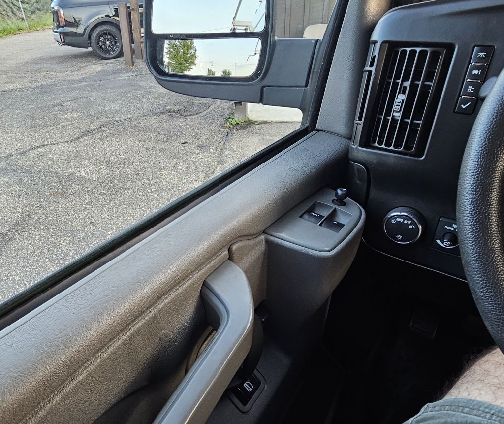 2018 Chevrolet Express Image 20