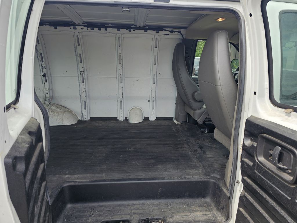 2013 Chevrolet Express Image 11