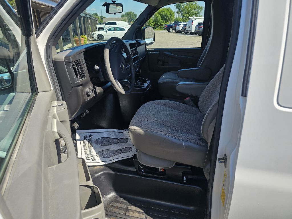2014 Chevrolet Express Image 9