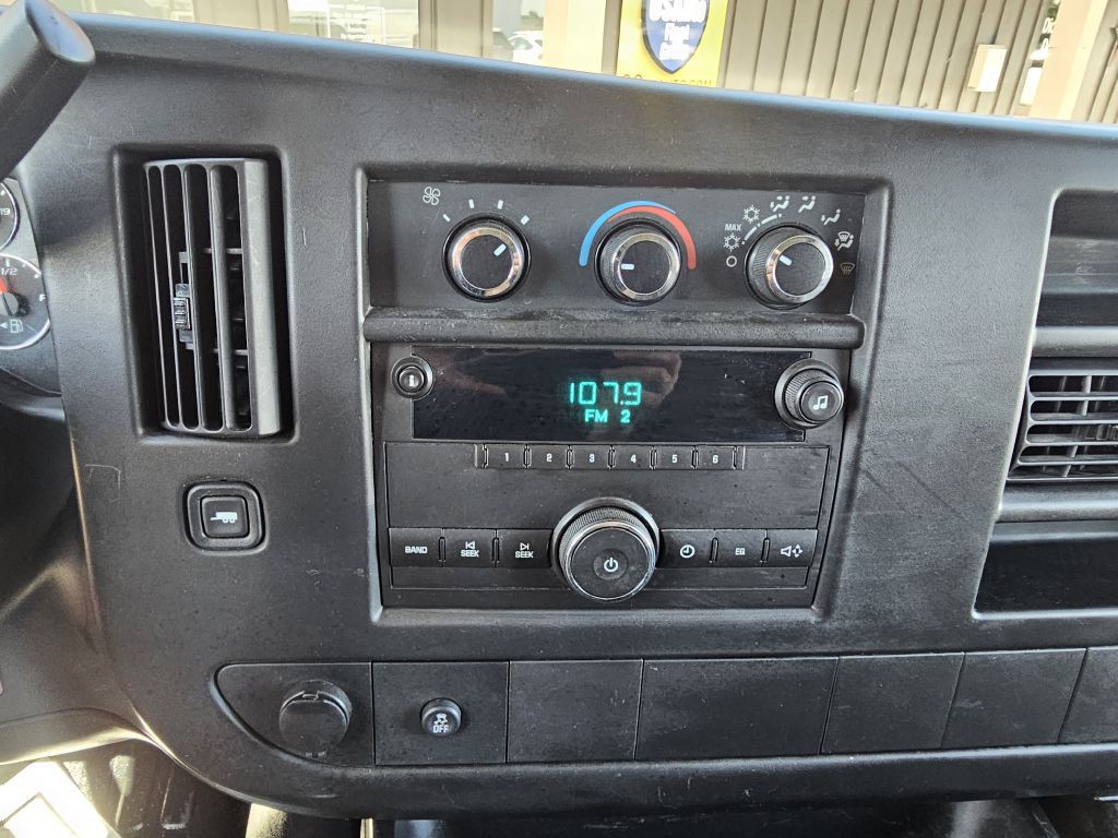 2014 Chevrolet Express Image 17