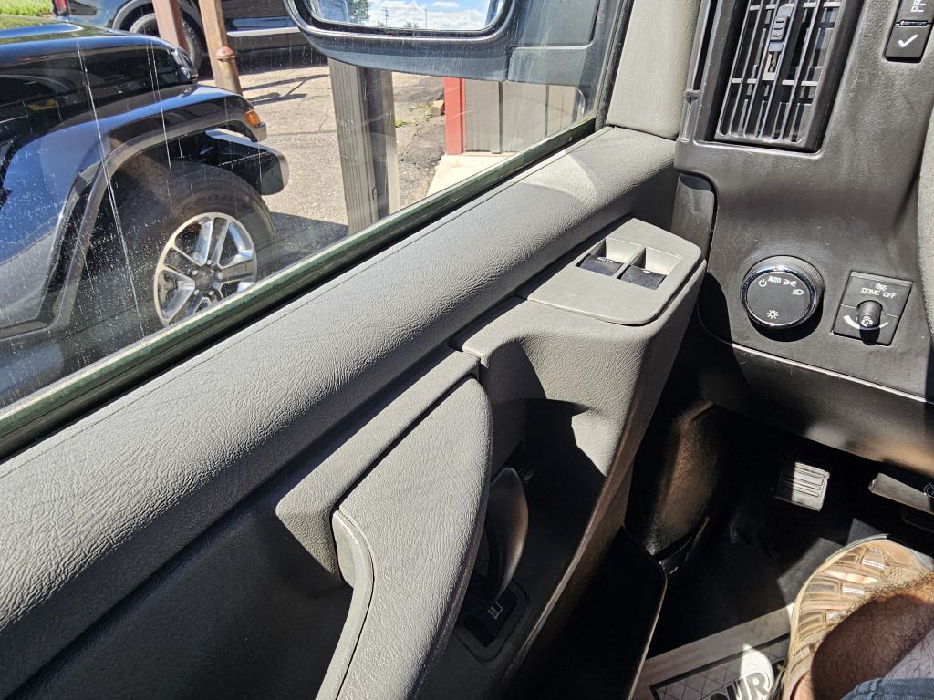 2014 Chevrolet Express Image 20