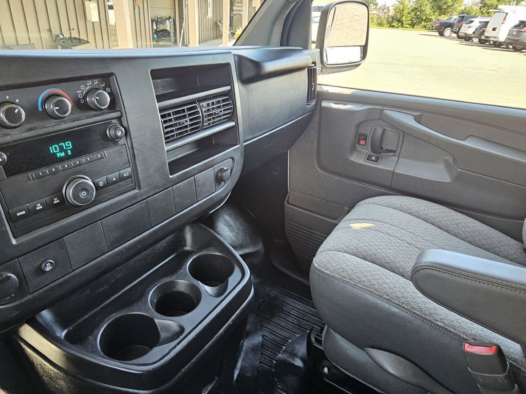 2014 Chevrolet Express Image 21