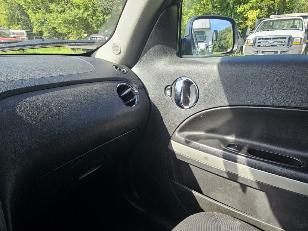 2011 Chevrolet HHR Image 17