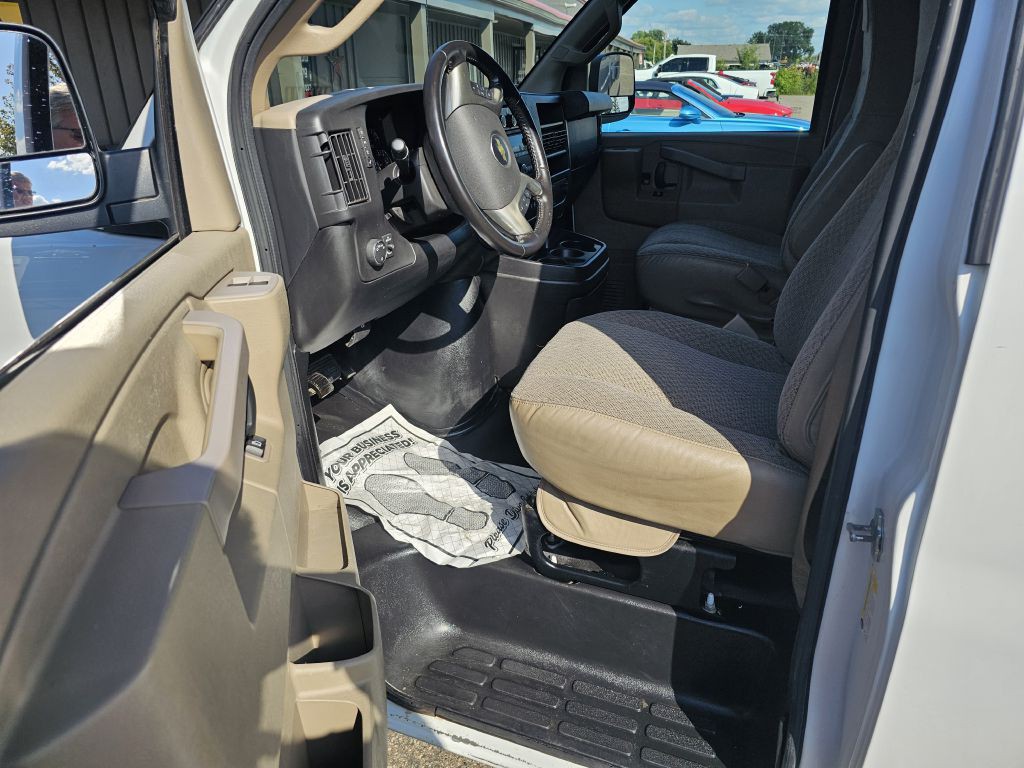 2018 Chevrolet Express Image 9