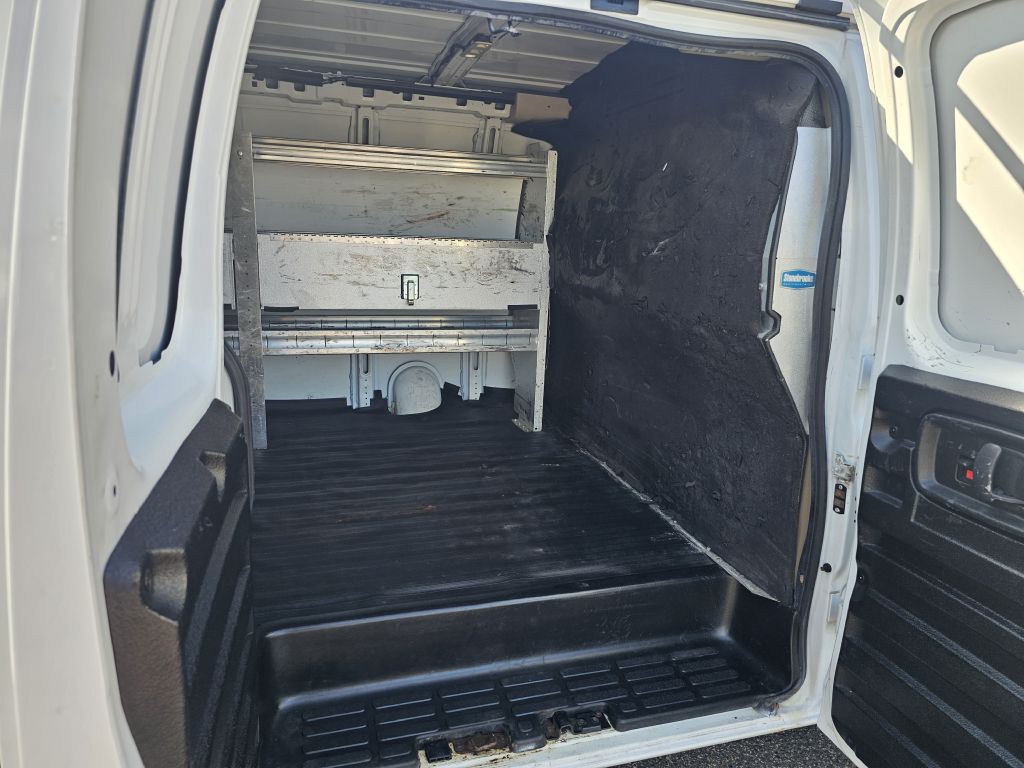 2018 Chevrolet Express Image 12