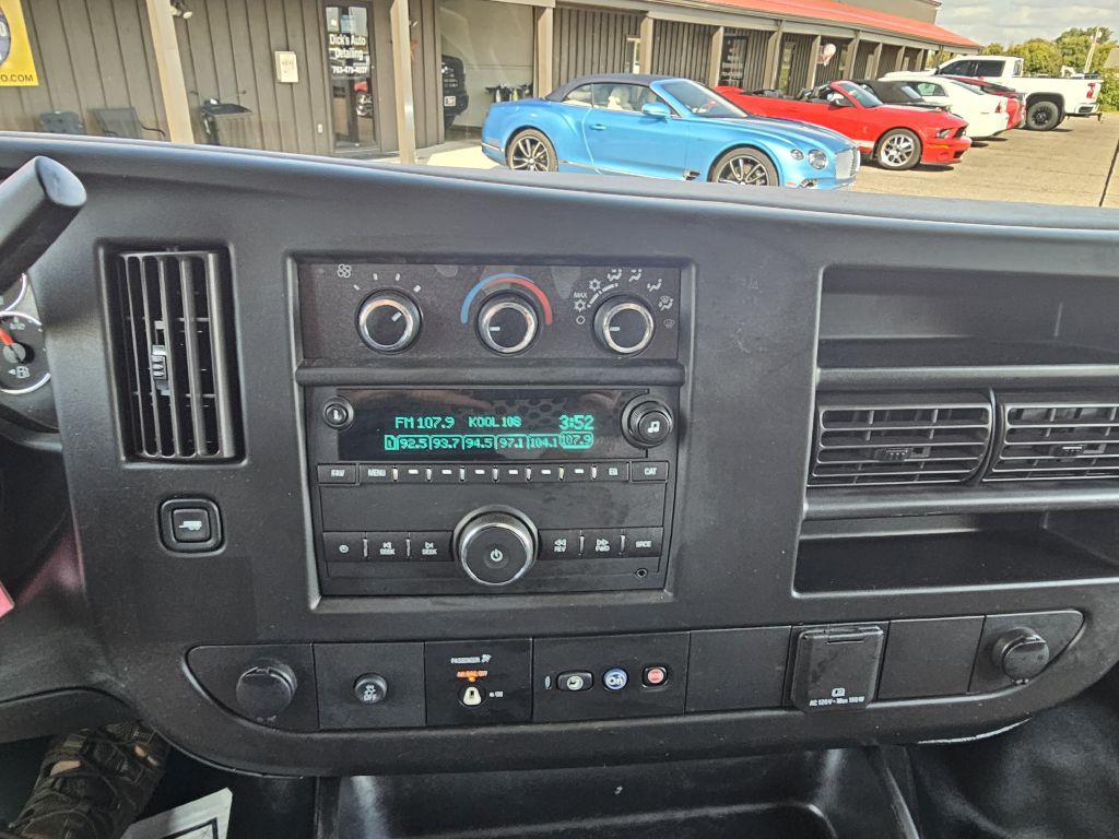 2018 Chevrolet Express Image 17