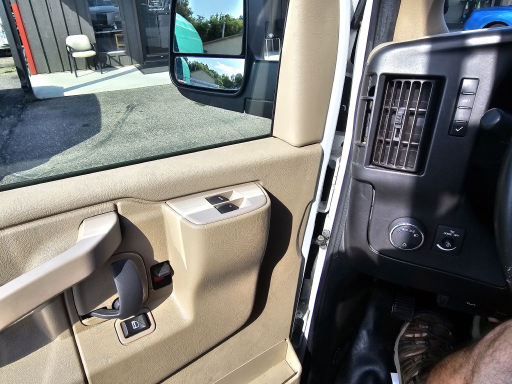 2018 Chevrolet Express Image 20