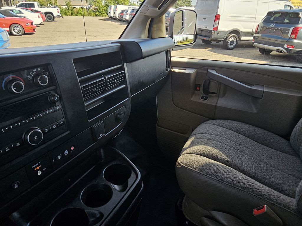 2018 Chevrolet Express Image 21
