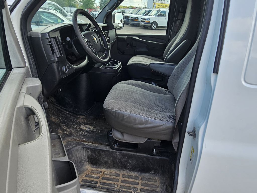 2013 Chevrolet Express Image 9