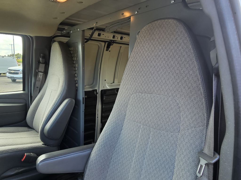 2013 Chevrolet Express Image 10