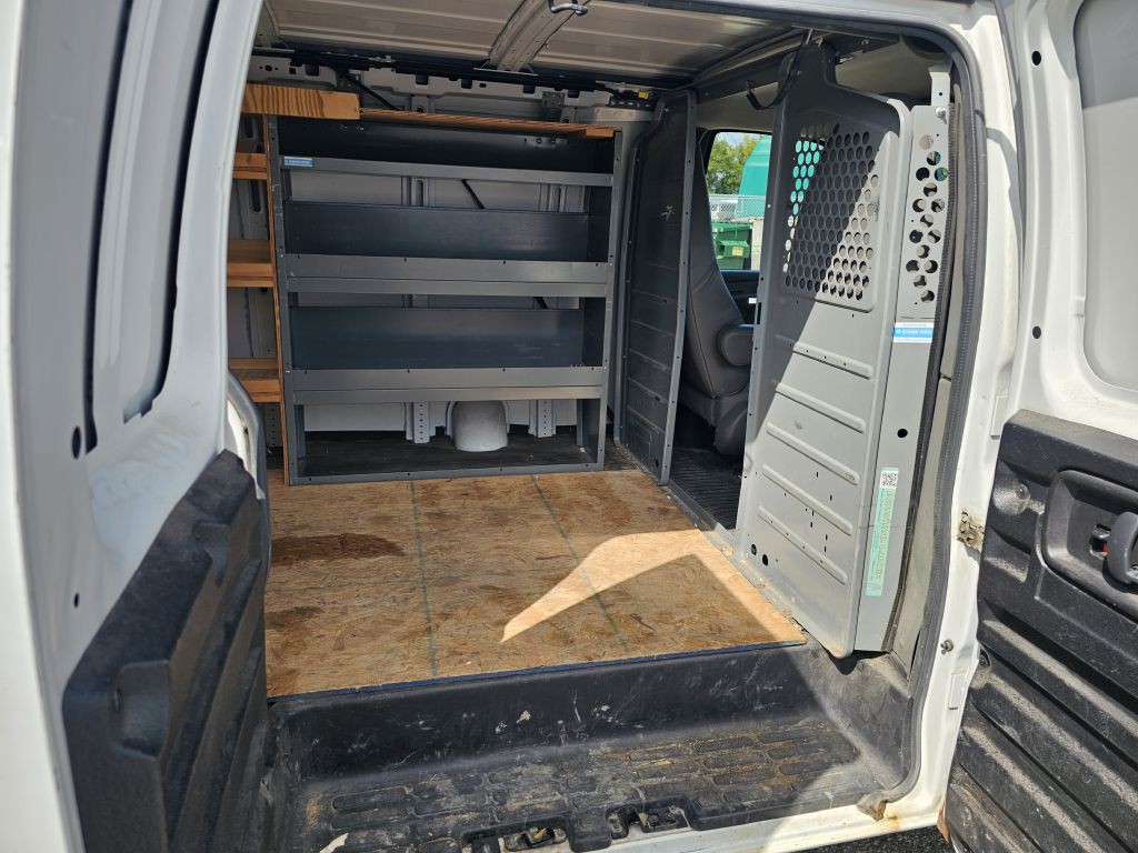 2013 Chevrolet Express Image 13