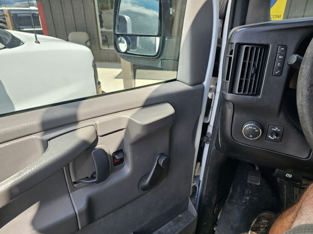 2013 Chevrolet Express Image 18