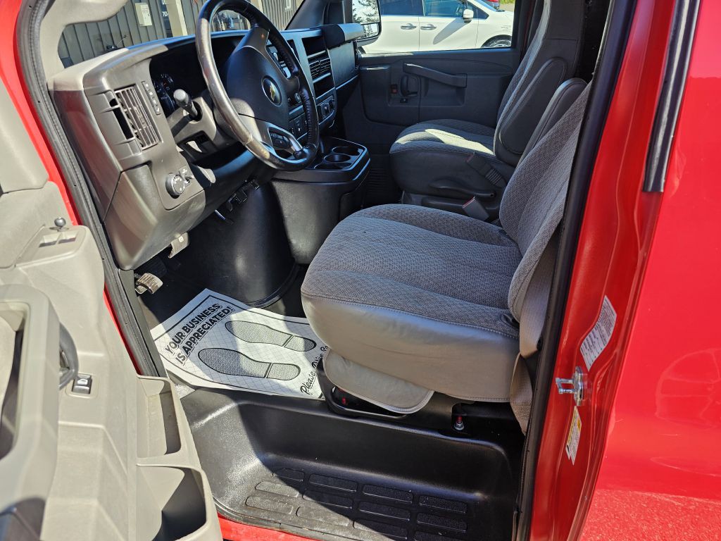 2018 Chevrolet Express Image 9