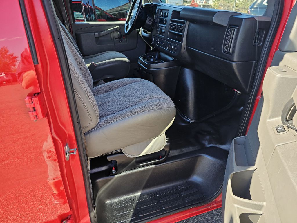 2018 Chevrolet Express Image 11