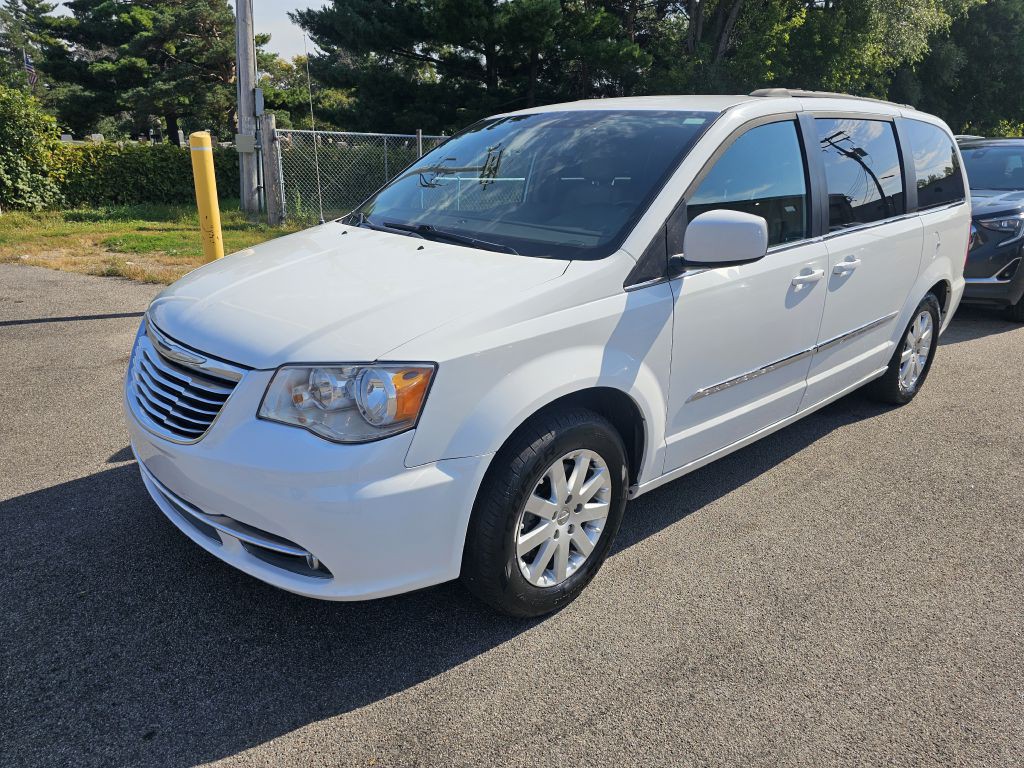 2016 Chrysler Town & Country Image 1