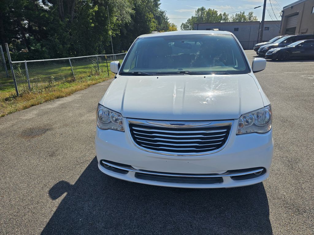 2016 Chrysler Town & Country Image 3