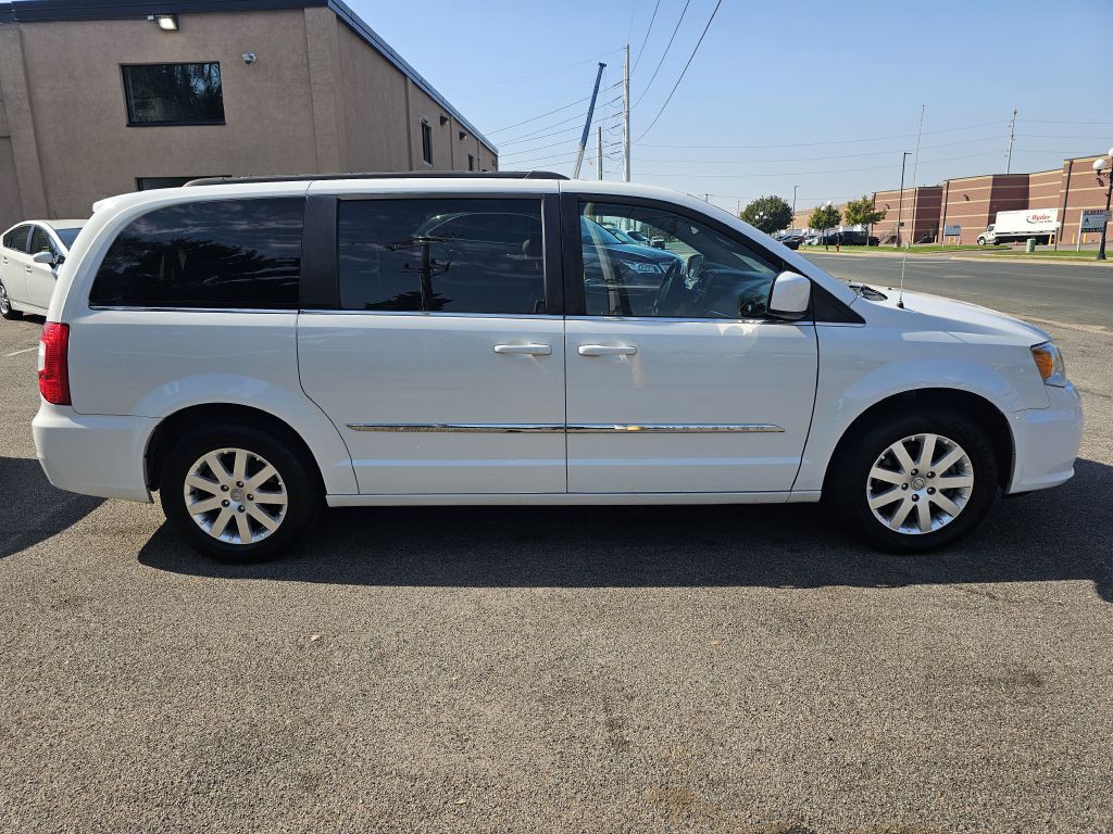 2016 Chrysler Town & Country Image 5