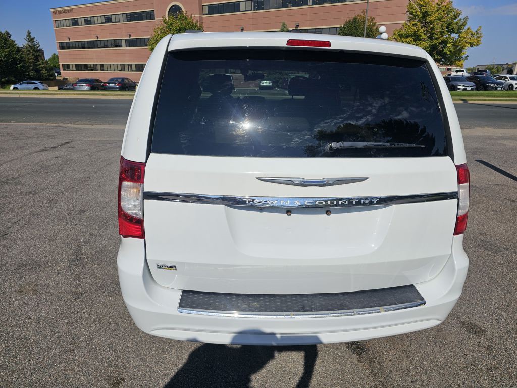 2016 Chrysler Town & Country Image 7