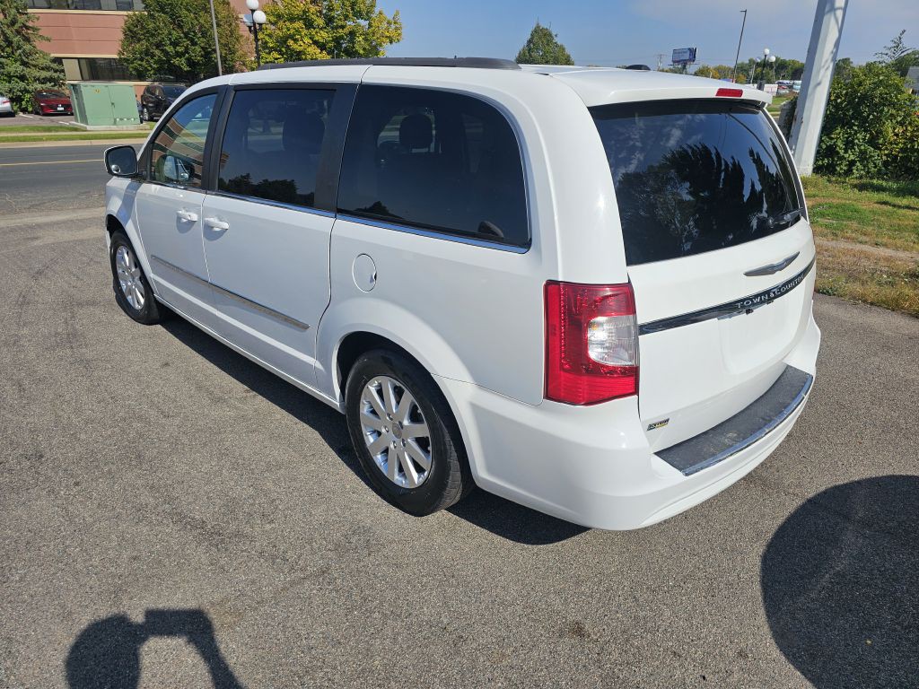 2016 Chrysler Town & Country Image 8