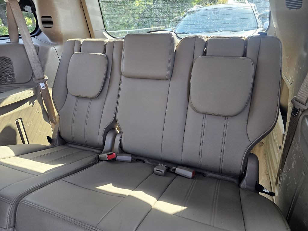 2016 Chrysler Town & Country Image 11