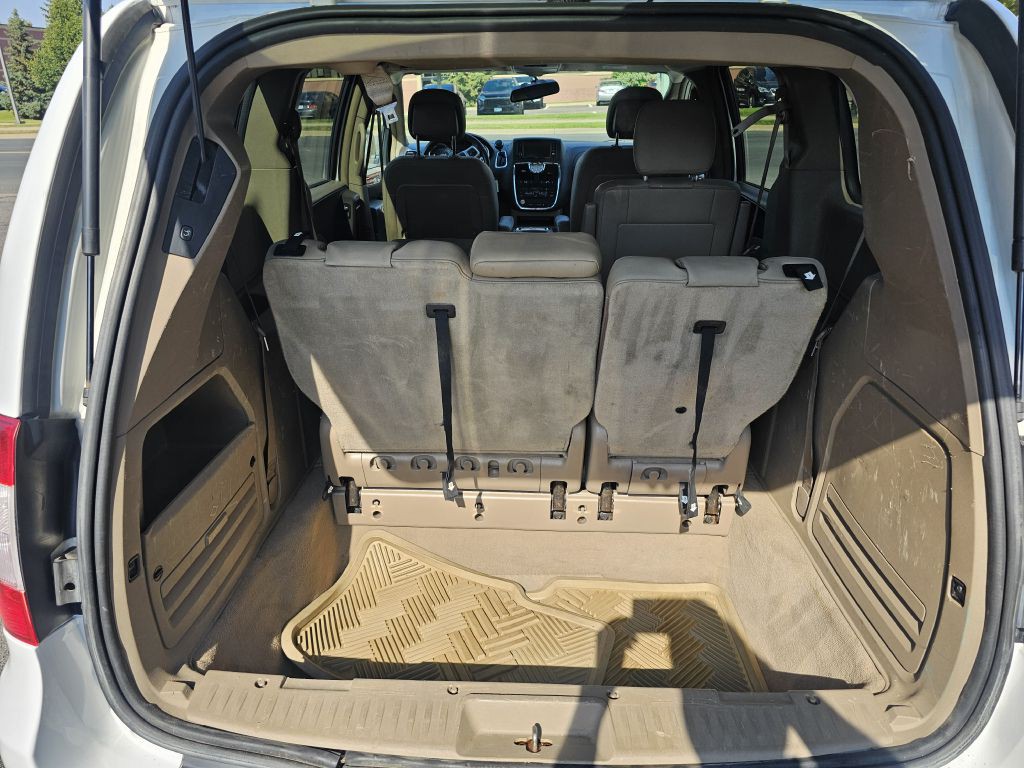 2016 Chrysler Town & Country Image 21