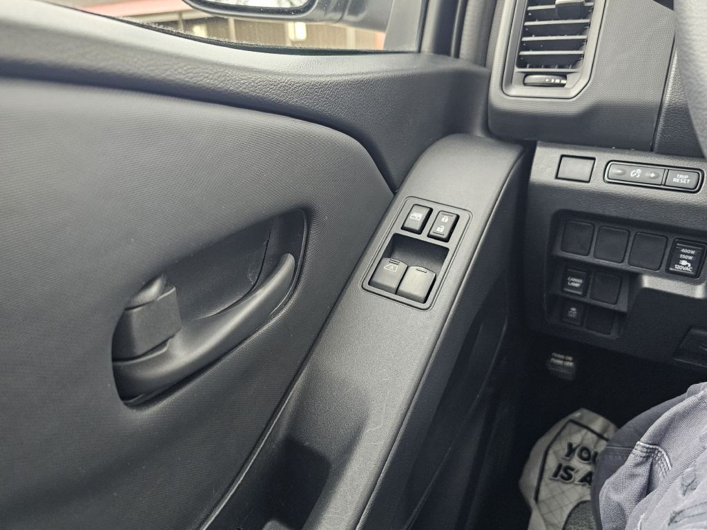 2024 Nissan Frontier Image 18