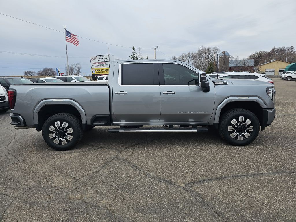 2025 GMC Sierra 3500 Image 2