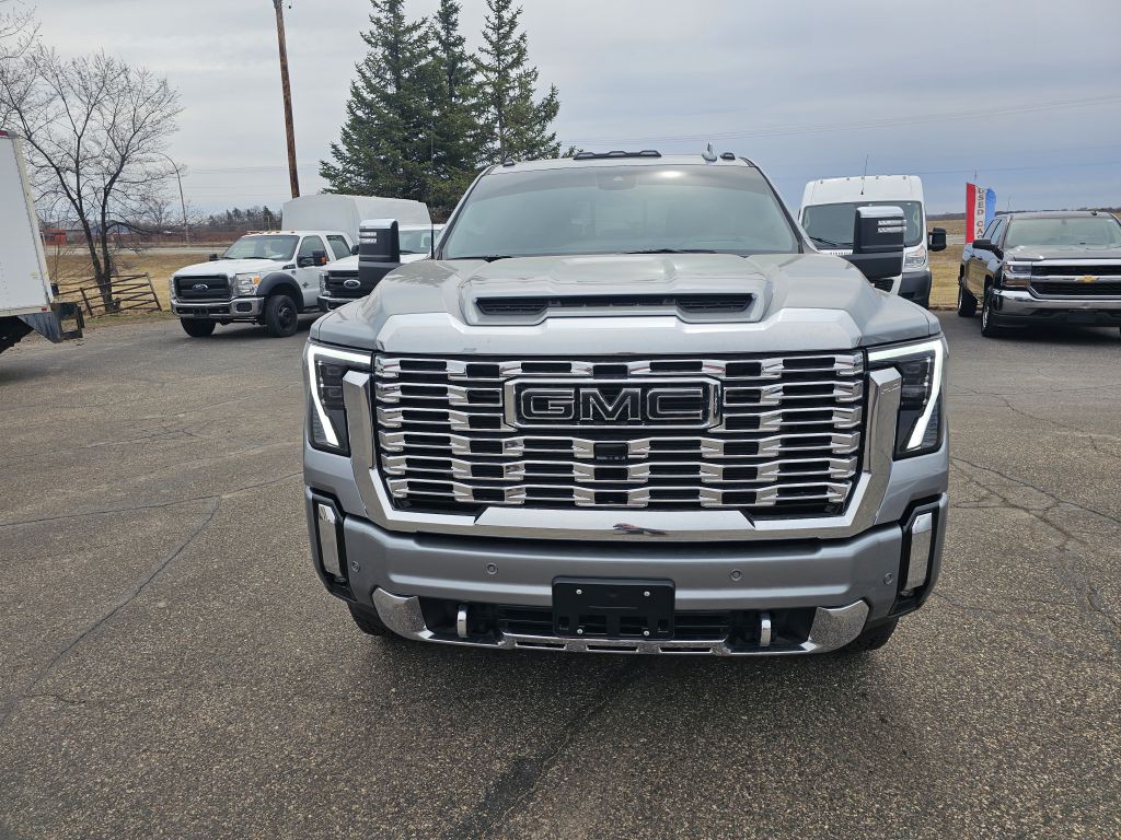 2025 GMC Sierra 3500 Image 3