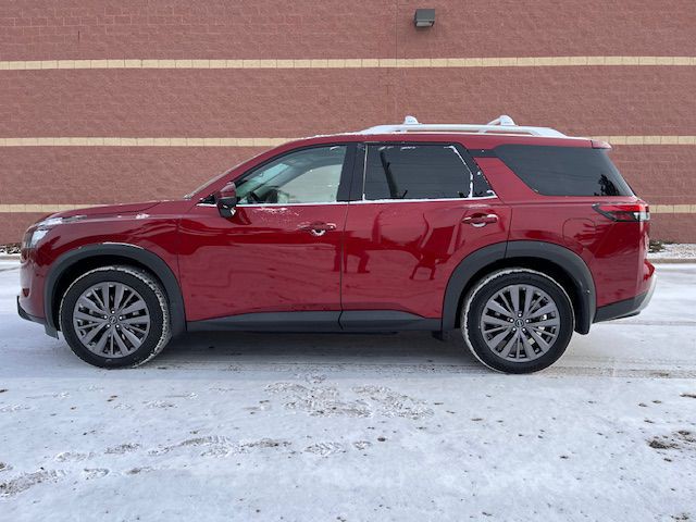 2023 Nissan Pathfinder Image 2