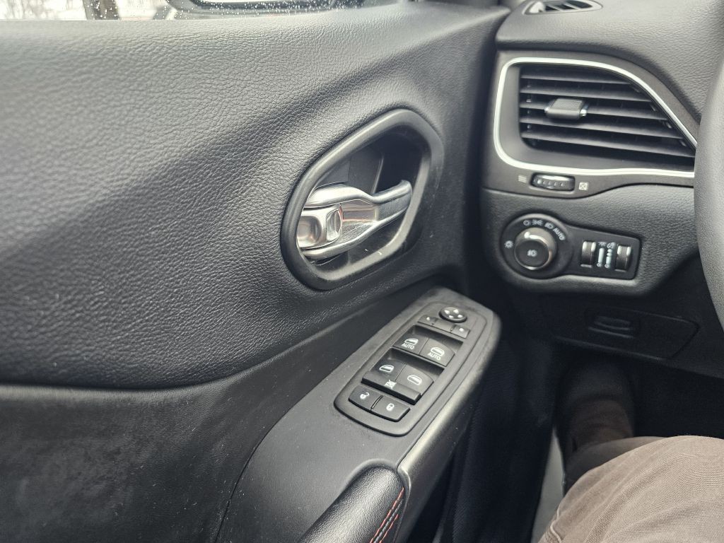 2022 Jeep Cherokee Image 19