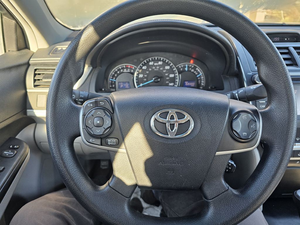 2014 Toyota Camry Image 14