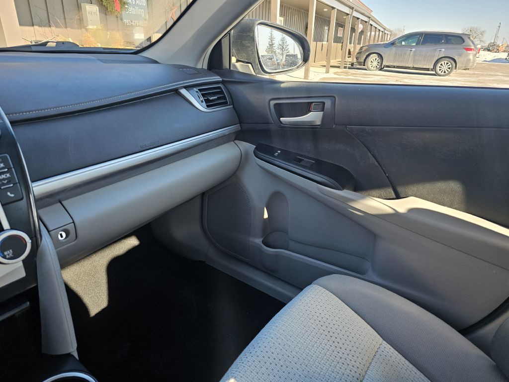 2014 Toyota Camry Image 19
