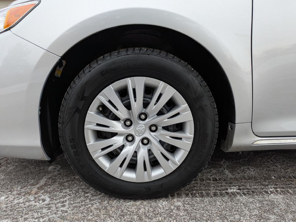 2014 Toyota Camry Image 21