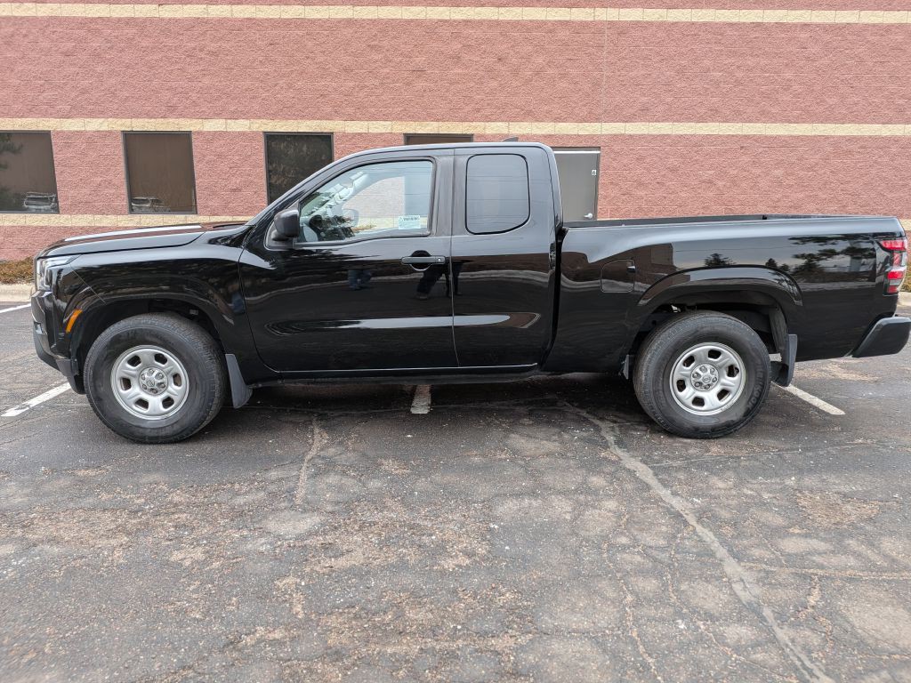 2022 Nissan Frontier Image 2