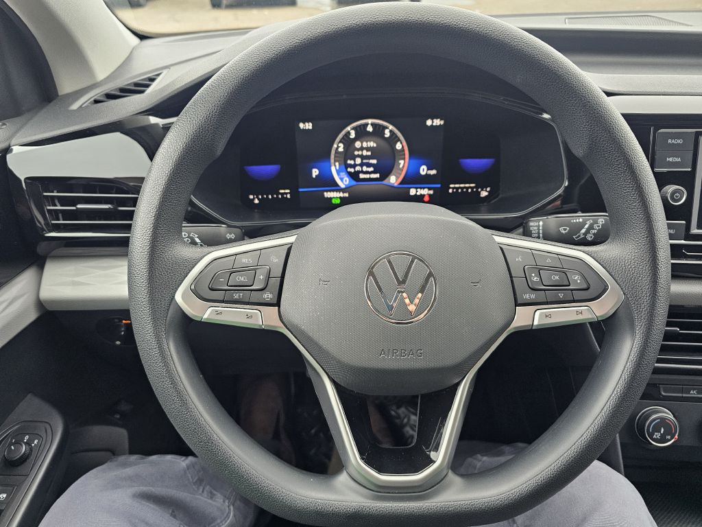 2022 Volkswagen Taos Image 15