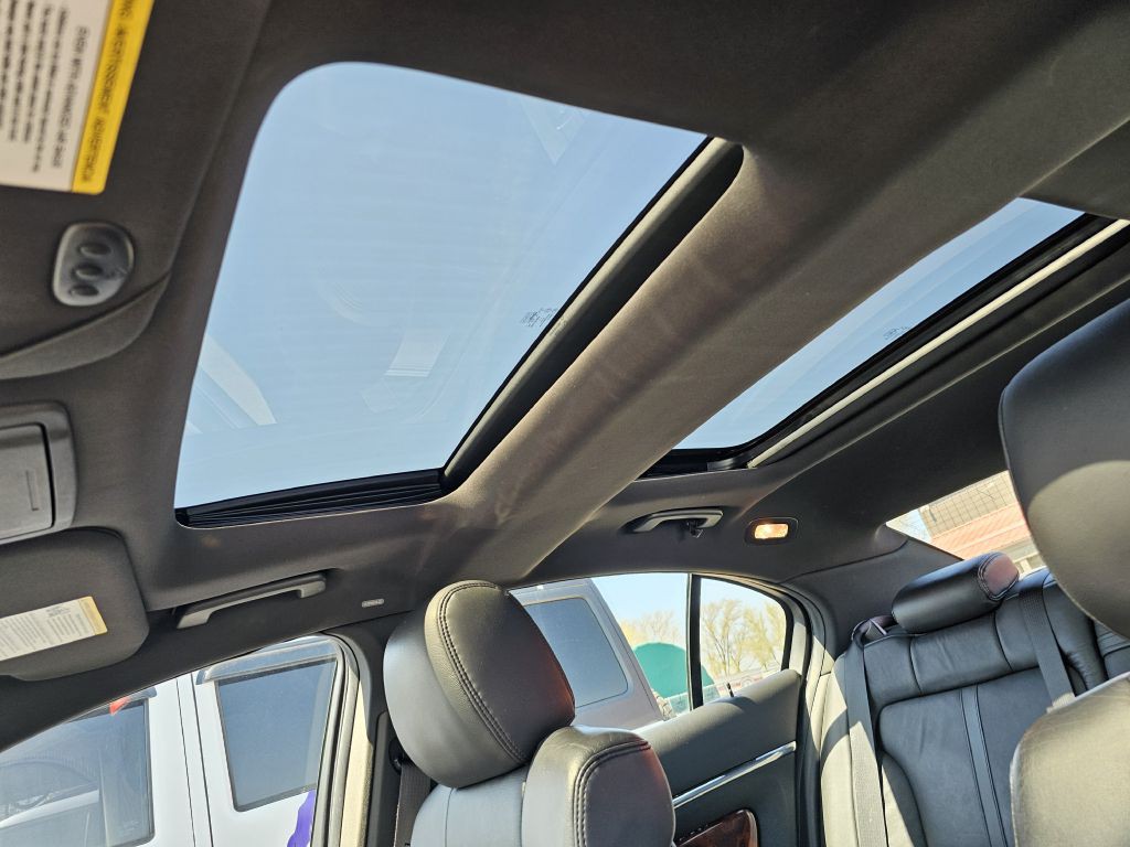 2015 Lincoln MKS Image 9