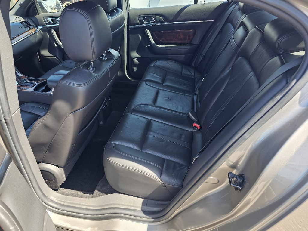 2015 Lincoln MKS Image 11