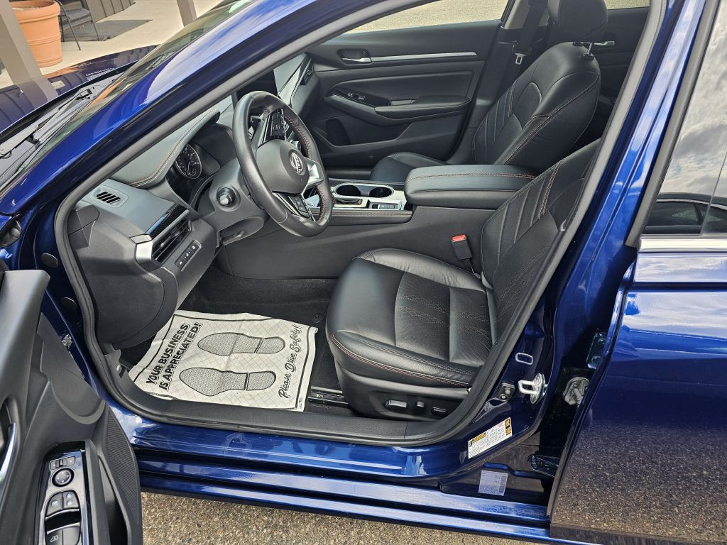 2024 Nissan Altima Image 10