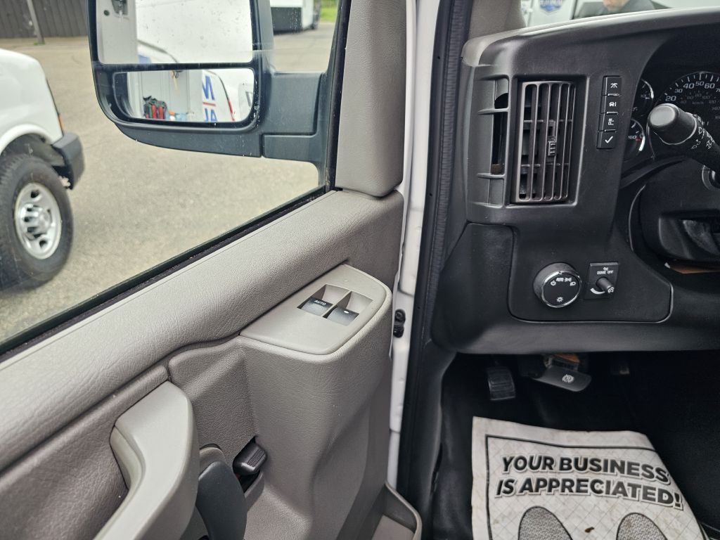 2019 Chevrolet Express Image 16