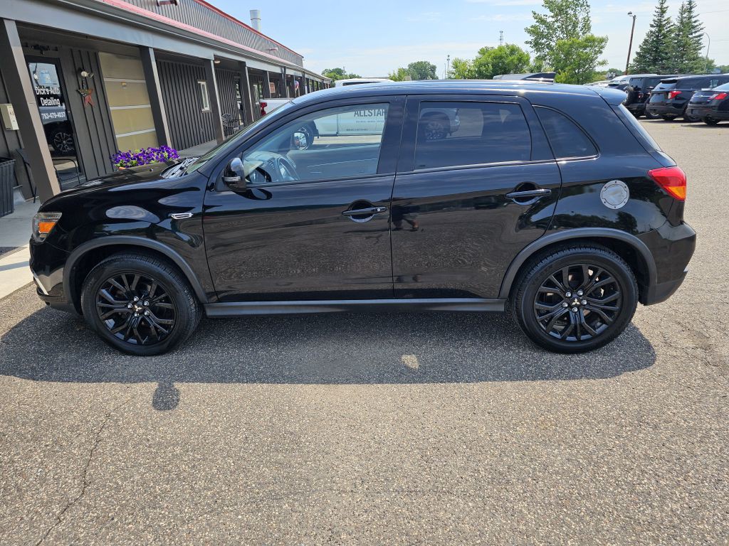 2019 Mitsubishi Outlander Image 2