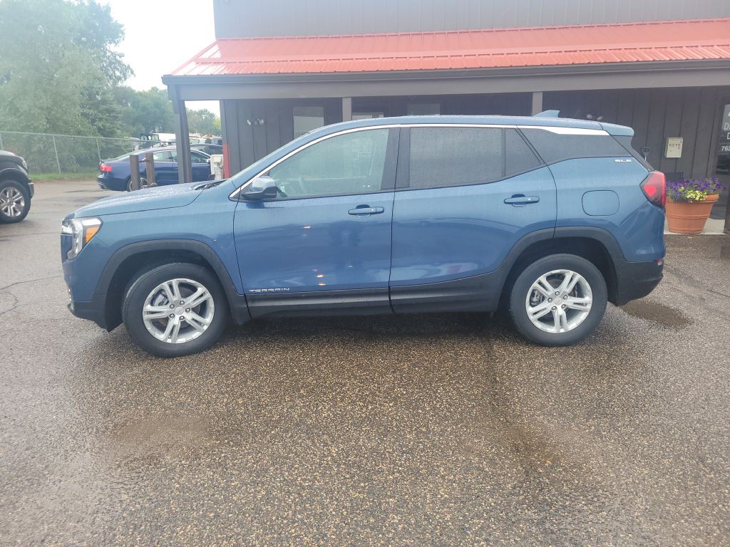 2024 GMC Terrain Image 2