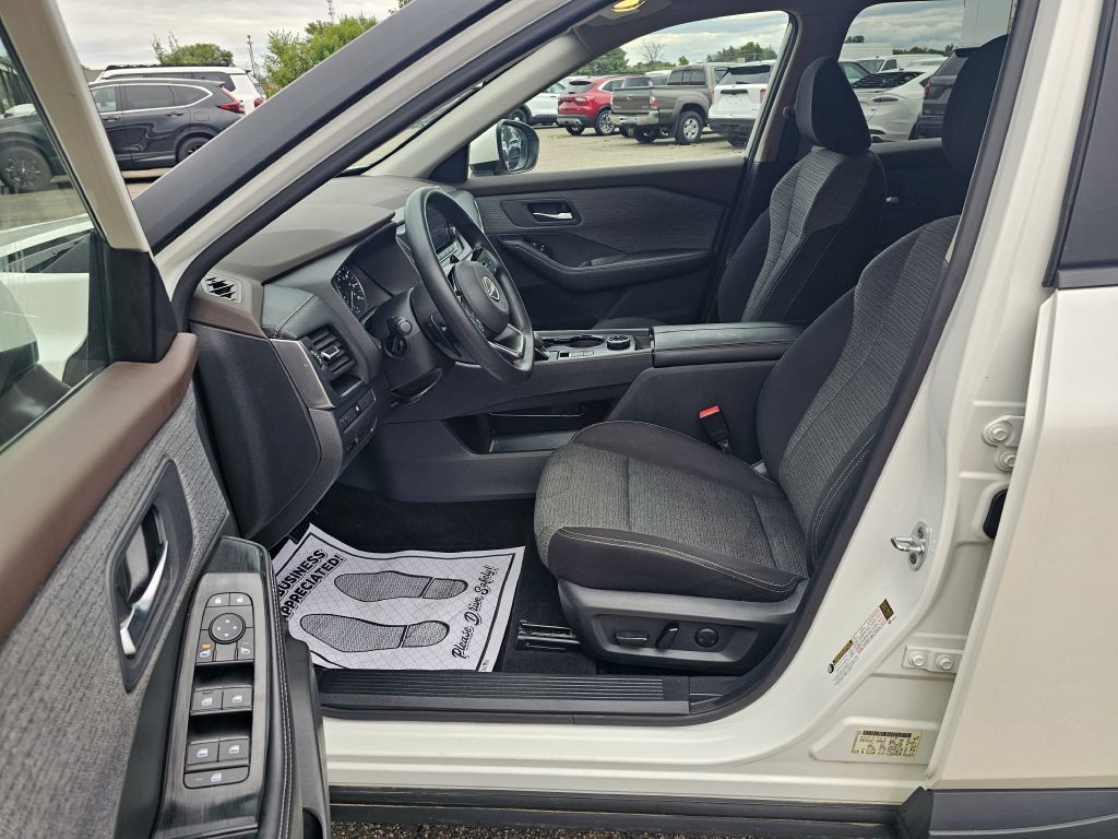 2023 Nissan Rogue Image 9