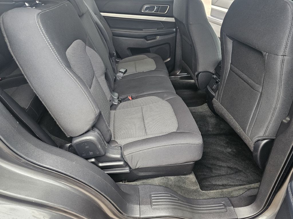 2016 Ford Explorer Image 9